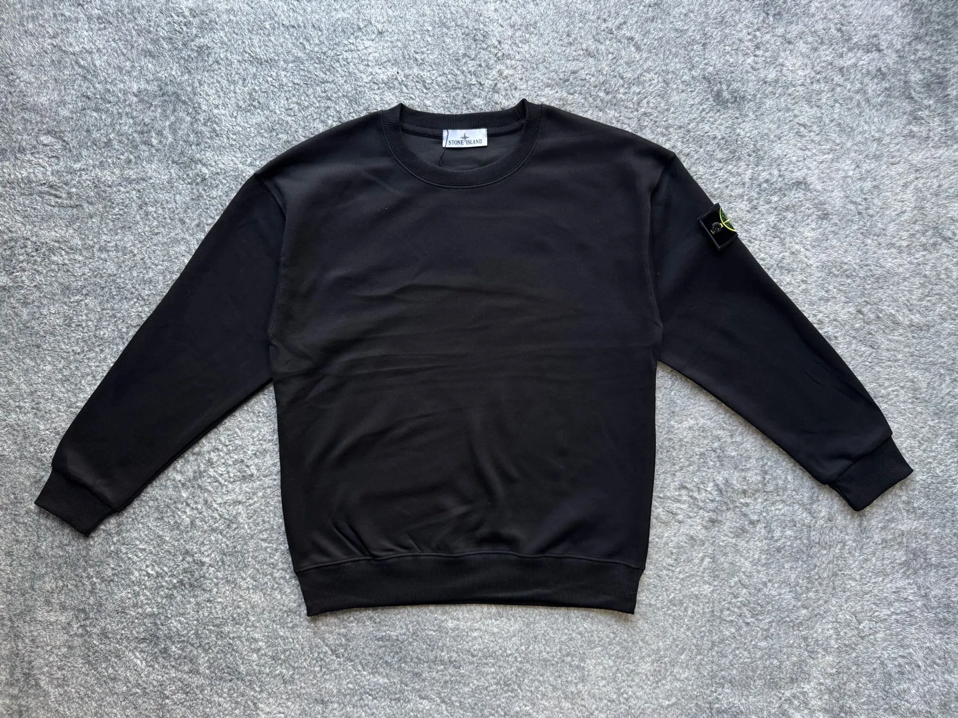 P146 STONE ISLAND Classic badge solid color round neck long-sleeved pullover sweatshirt for men and women 🍂 Sweatshirt season Autumn | Relaxation prologue "Autumn wrapped in a loose sweatshirt, happiness can be so simple" 🎵 Oversize lazy silhouette + warm velvet feel, comfortable to wear at home and out Color: Navy blue Black Gray Size: Length Shoulder width Bust Sleeve length Recommended weight S 69 56 54 54 115-130 M 71 59 57 55 130-155 L 73 62 60 56 155-175 XL 75 65 63 57 175-200